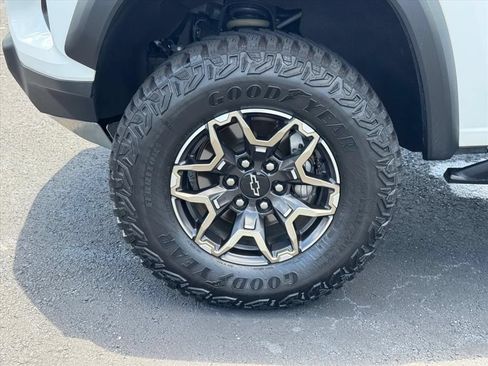 Used 2023 Chevrolet Colorado ZR2 w/ ZR2 Convenience Package III AWD/4WD image 9