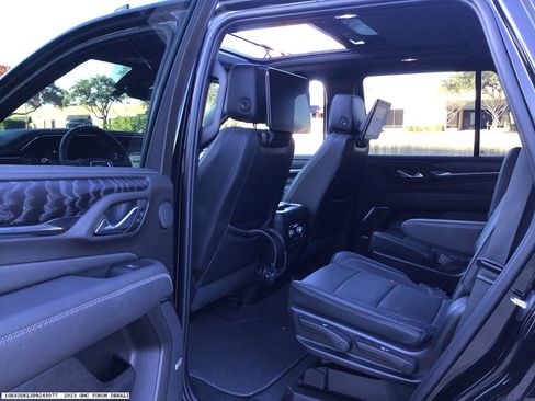 Used 2023 GMC Yukon Denali w/ Denali Reserve Package image 13