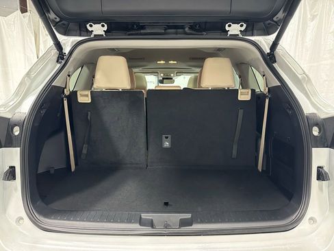 Used 2025 Toyota Highlander XLE image 50