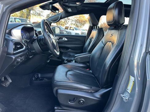 Used 2020 Chrysler Pacifica Touring-L w/ Advanced Safetytec Group image 15
