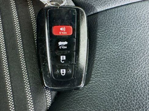 Used 2021 Toyota Camry SE image 34