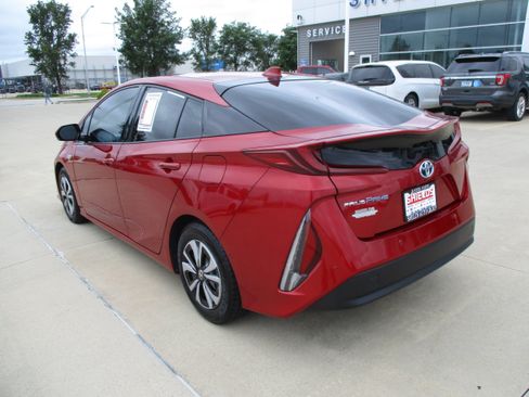 Used 2018 Toyota Prius Prime Advanced w/ Carpet Mat Package FWD image 3