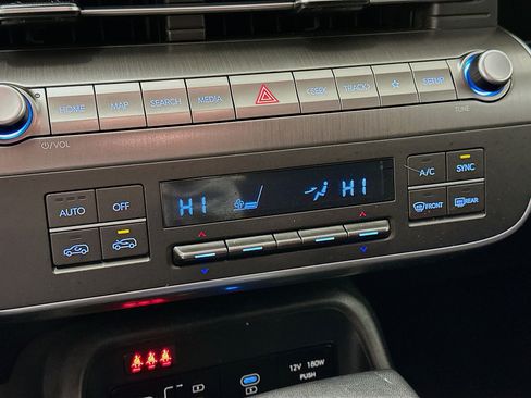 Used 2025 Hyundai Kona SEL image 24