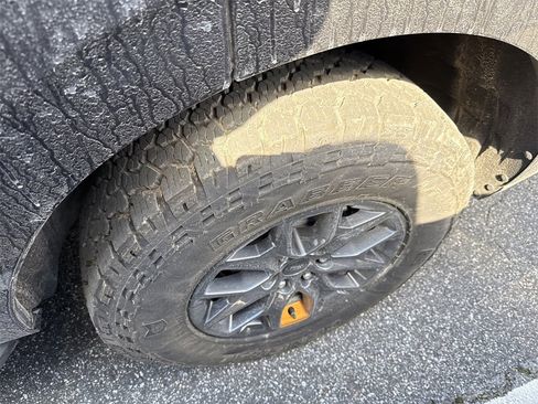 Used 2025 Ford Expedition Tremor image 12