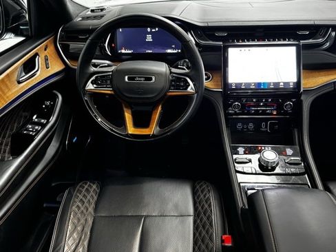 Used 2023 Jeep Grand Cherokee Summit image 7