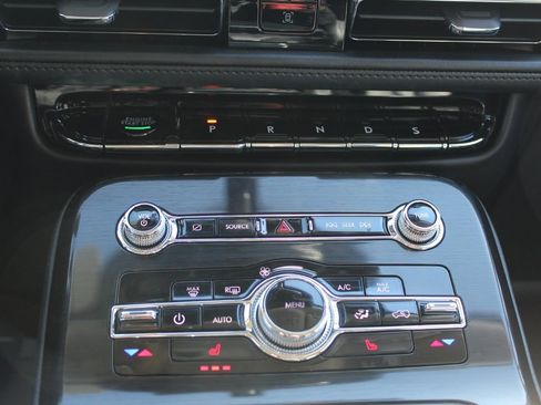 Used 2023 Lincoln Nautilus AWD w/ Premium Package image 14