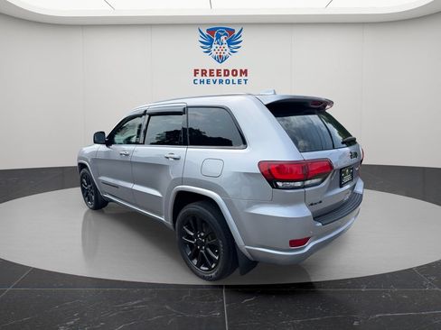 Used 2020 Jeep Grand Cherokee Altitude AWD/4WD image 4