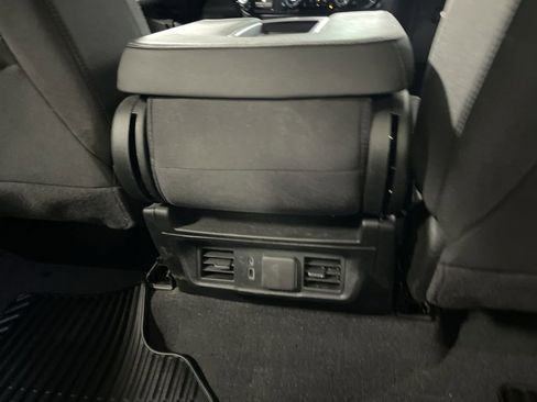 Used 2025 GMC Sierra 1500 SLE image 15