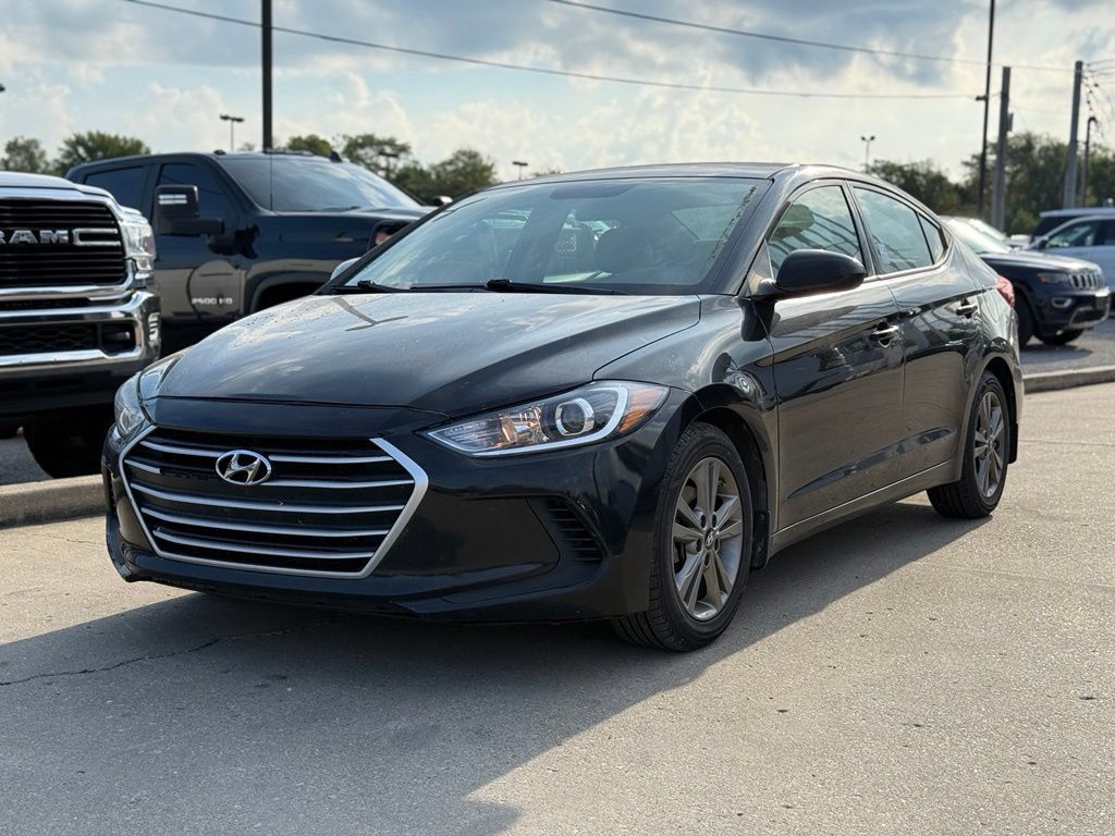 Used 2018 Hyundai Elantra SEL w/ Winter Weather Package FWD image 2