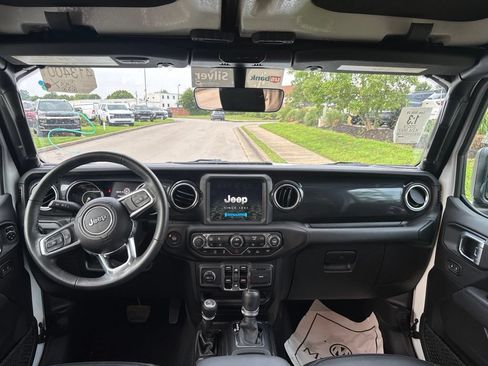 Used 2023 Jeep Wrangler Unlimited Sahara AWD/4WD image 5