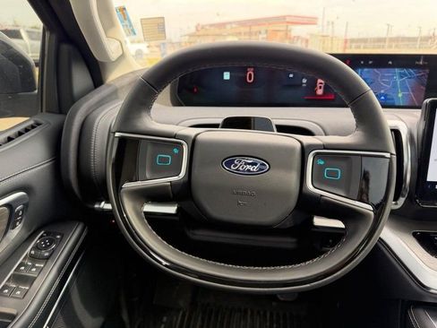 Used 2025 Ford Expedition Platinum AWD/4WD image 12