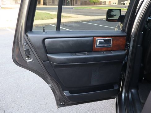Used 2015 Lincoln Navigator 4WD image 26