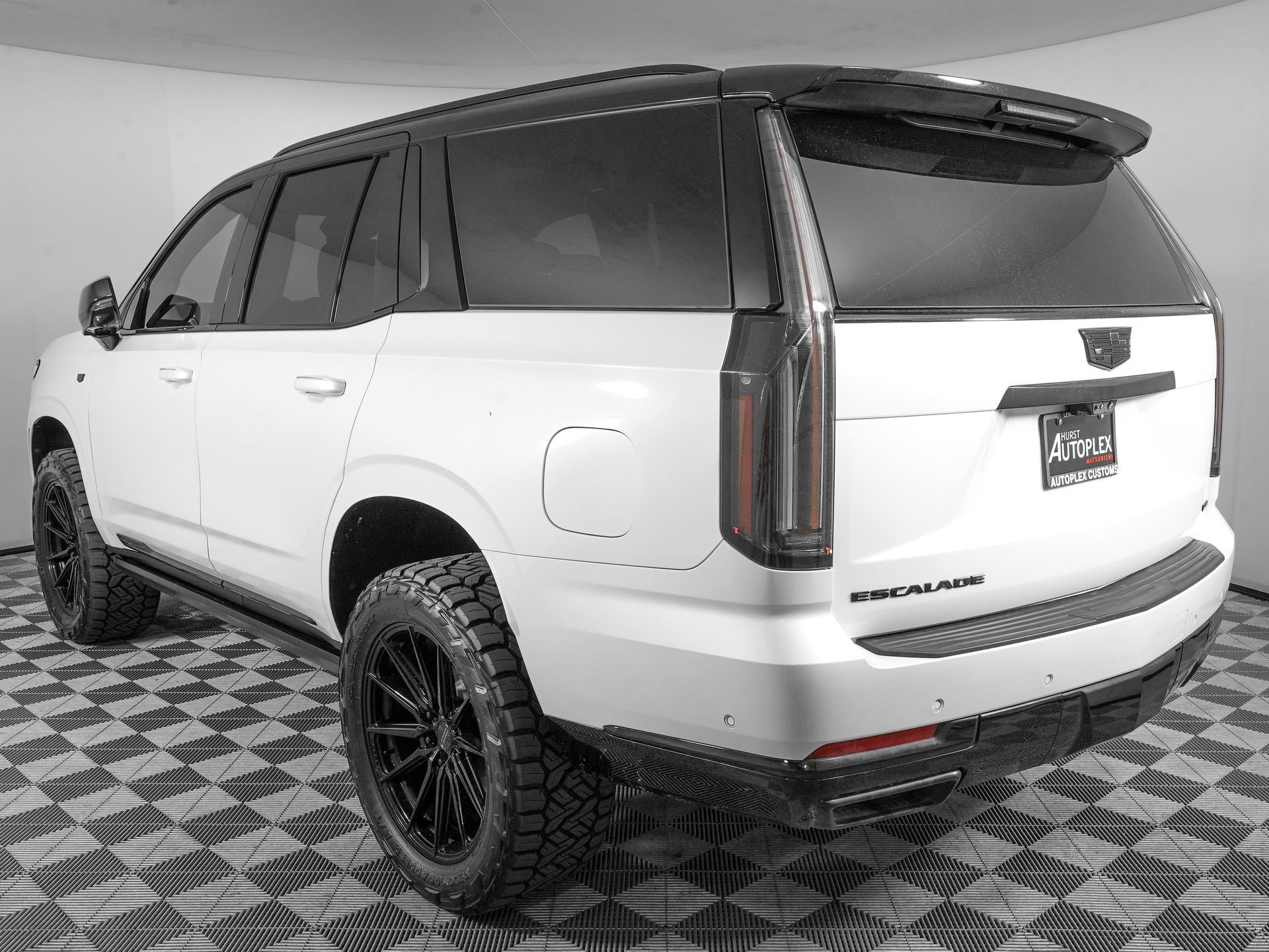 Used 2025 Cadillac Escalade Sport Platinum w/ LPO, ONYX Package AWD/4WD image 7