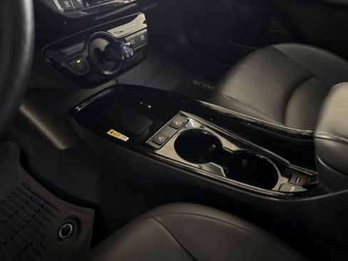 Used 2021 Toyota Prius XLE image 26