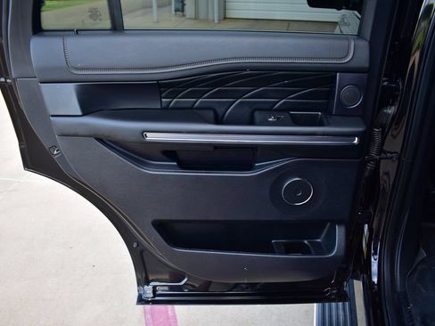 Used 2019 Ford Expedition Platinum AWD/4WD image 22