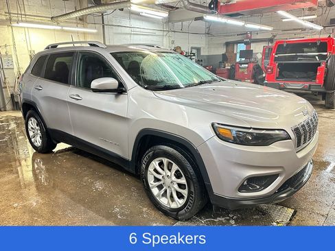 Used 2019 Jeep Cherokee Latitude w/ Cold Weather Group AWD/4WD image 2