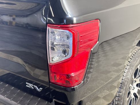 Used 2024 Nissan Titan SV w/ SV Convenience Package RWD image 34