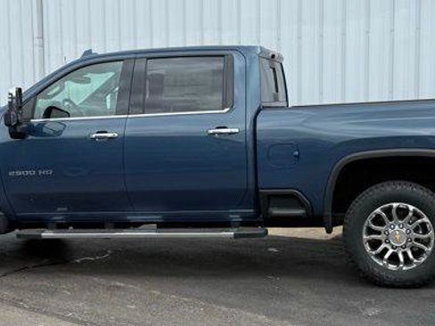 Used 2026 Chevrolet Silverado 2500 LTZ w/ LTZ Convenience Package AWD/4WD image 2