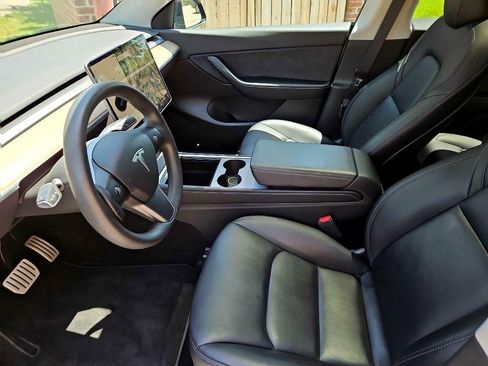 Used 2021 Tesla Model Y Performance image 10