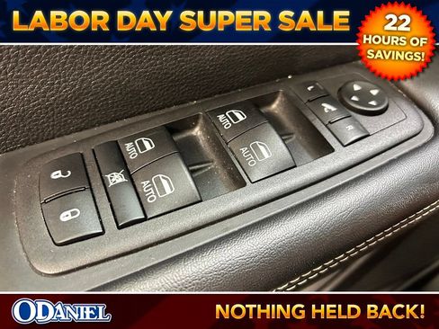 Used 2025 Chrysler Pacifica Limited FWD image 10
