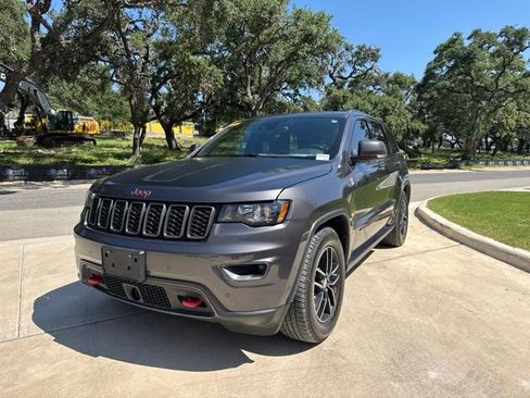 Used 2017 Jeep Grand Cherokee Trailhawk w/ Jeep Active Safety Group AWD/4WD image 2