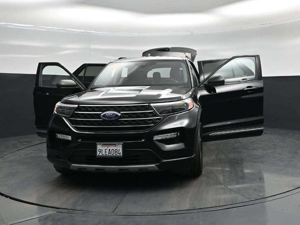 Certified 2023 Ford Explorer XLT w/ Equipment Group 202A RWD image 30