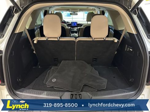 Used 2022 Ford Explorer Limited w/ Equipment Group 301A AWD/4WD image 24