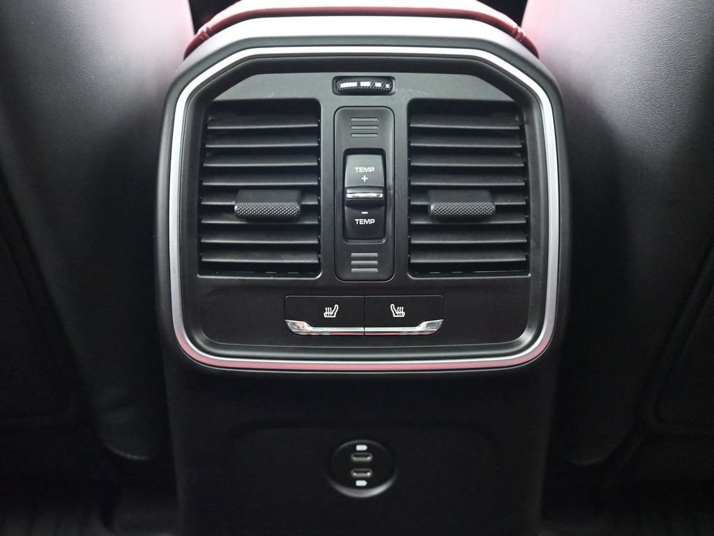 Used 2026 Porsche Macan AWD/4WD image 8