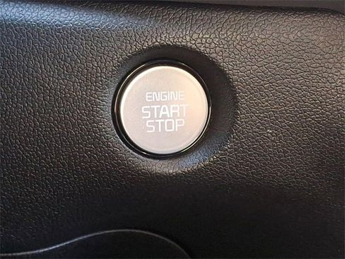Used 2025 Kia Sorento S image 23