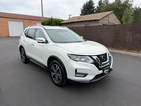 Used 2017 Nissan Rogue SL w/ SL Premium Package AWD/4WD image 3