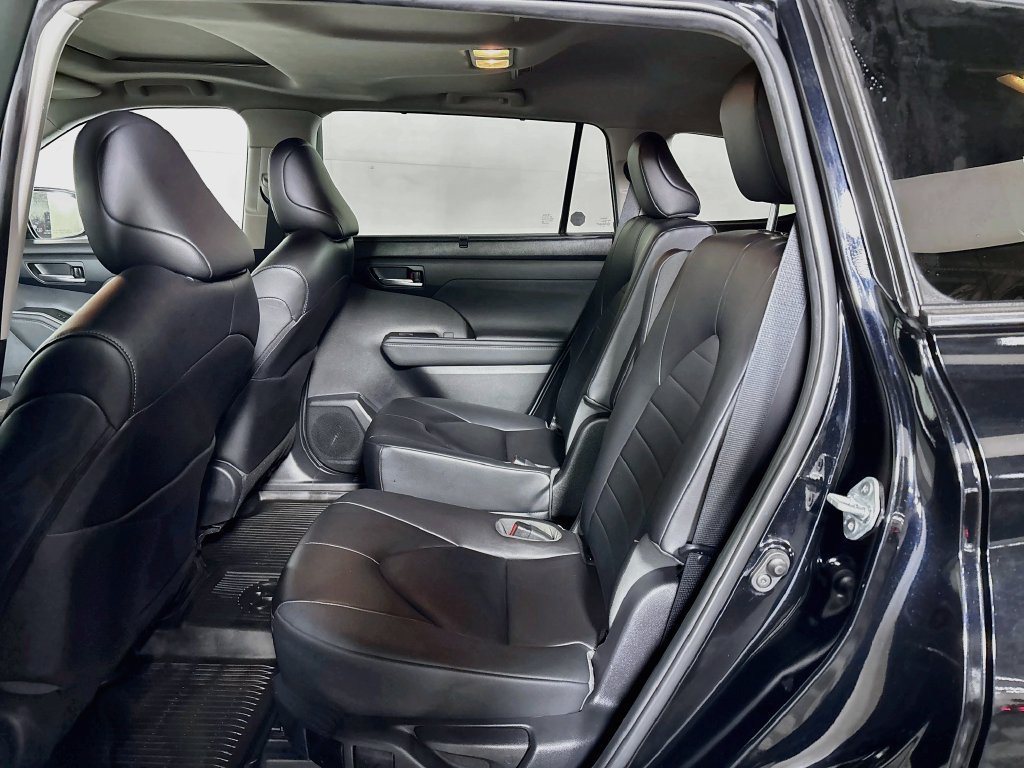 Used 2023 Toyota Highlander XLE AWD/4WD image 20