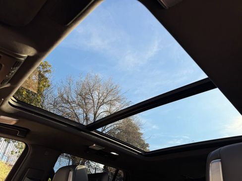 Used 2021 Cadillac Escalade Premium Luxury Platinum image 33