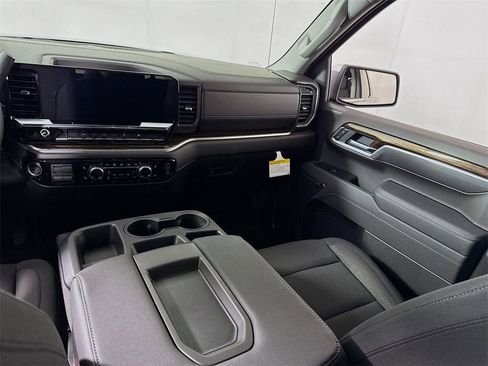 New 2026 GMC Sierra 1500 SLE w/ Preferred Package image 17