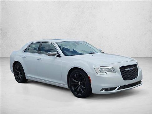 Used 2020 Chrysler 300 Limited RWD image 3