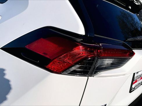 Used 2022 Toyota RAV4 LE image 27