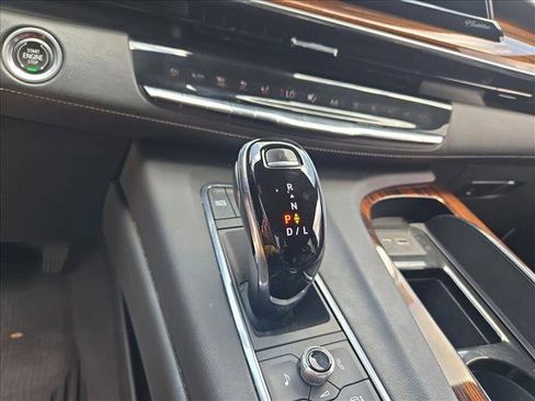 Used 2022 Cadillac Escalade ESV Luxury RWD image 11