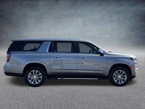 New 2026 Chevrolet Suburban Premier image 2