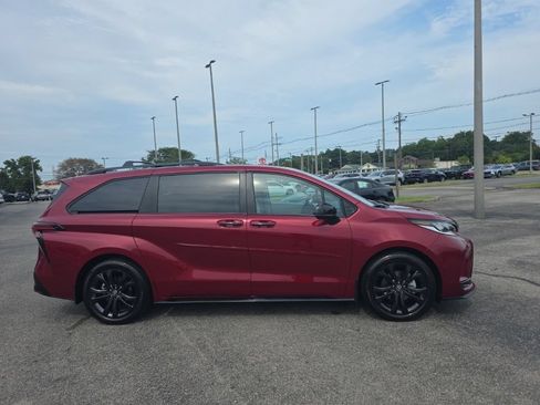 Used 2026 Toyota Sienna XSE FWD image 4