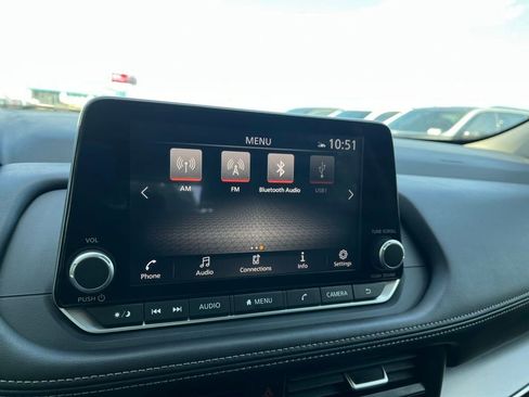 Used 2025 Nissan Rogue SV FWD image 20