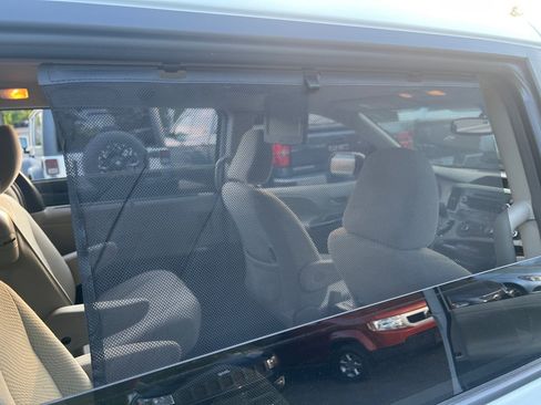 Used 2012 Toyota Sienna LE FWD image 21