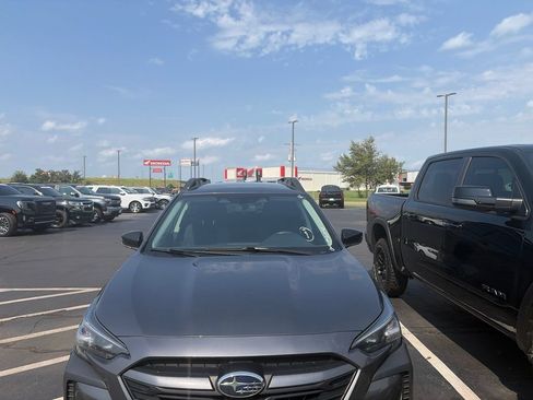 Used 2024 Subaru Outback Premium AWD/4WD image 3