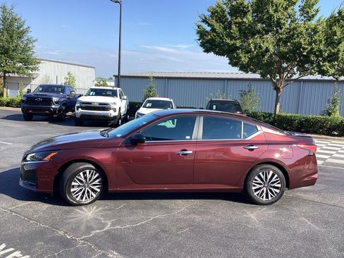 Used 2024 Nissan Altima 2.5 SV image 6