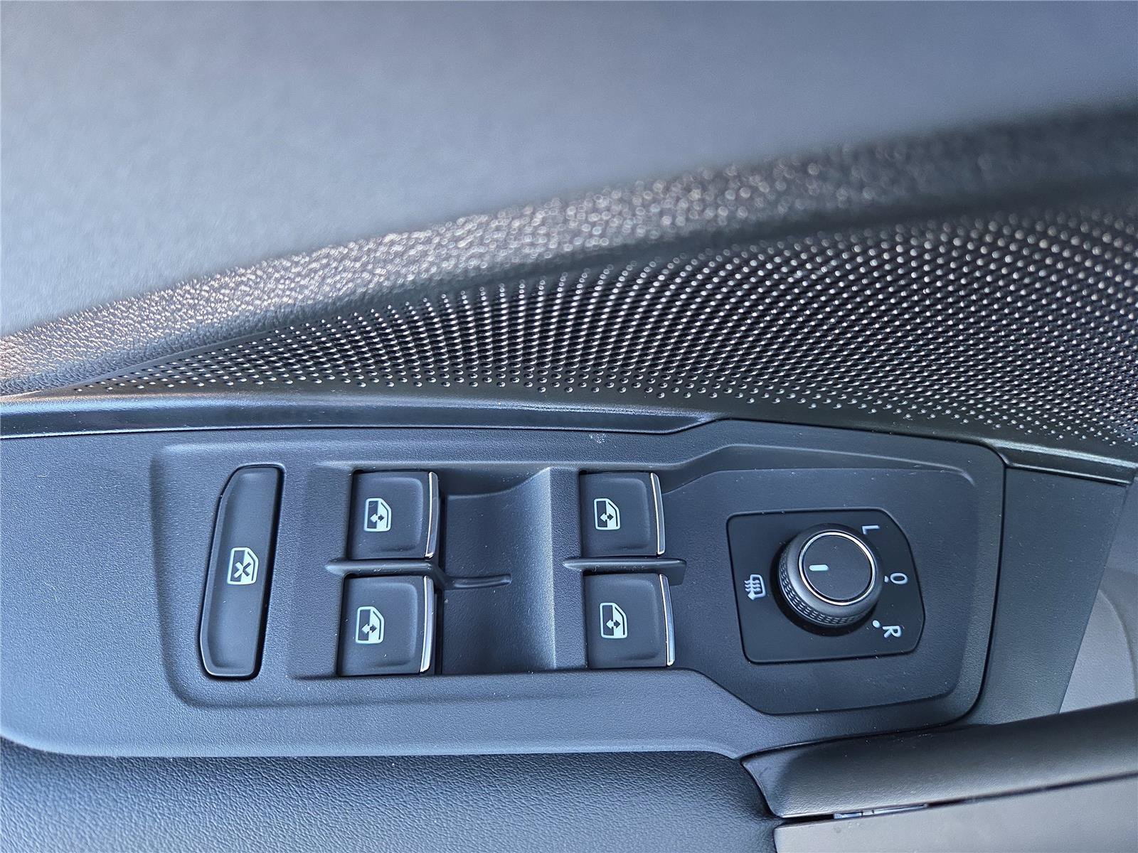 New 2026 Volkswagen Tiguan SE AWD/4WD image 13