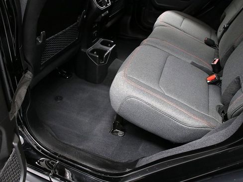 Used 2025 Jeep Wrangler Unlimited Rubicon image 28