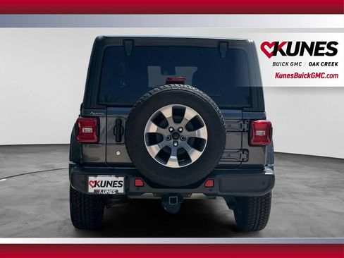Used 2019 Jeep Wrangler Unlimited Sahara w/ Dual Top Group AWD/4WD image 9