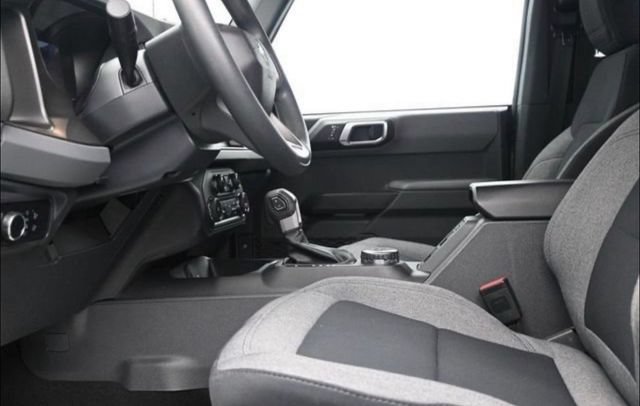 Used 2023 Ford Bronco 4-Door AWD/4WD image 3