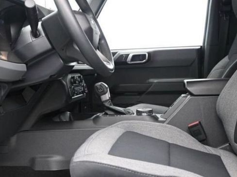 Used 2023 Ford Bronco 4-Door AWD/4WD image 3
