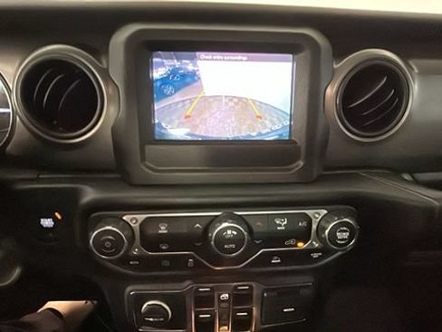 Used 2023 Jeep Wrangler Unlimited AWD/4WD image 23