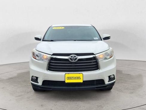 Used 2015 Toyota Highlander LE FWD image 2