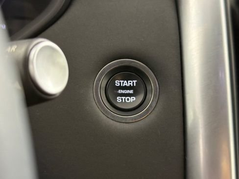 Used 2023 Land Rover Discovery S AWD/4WD image 22